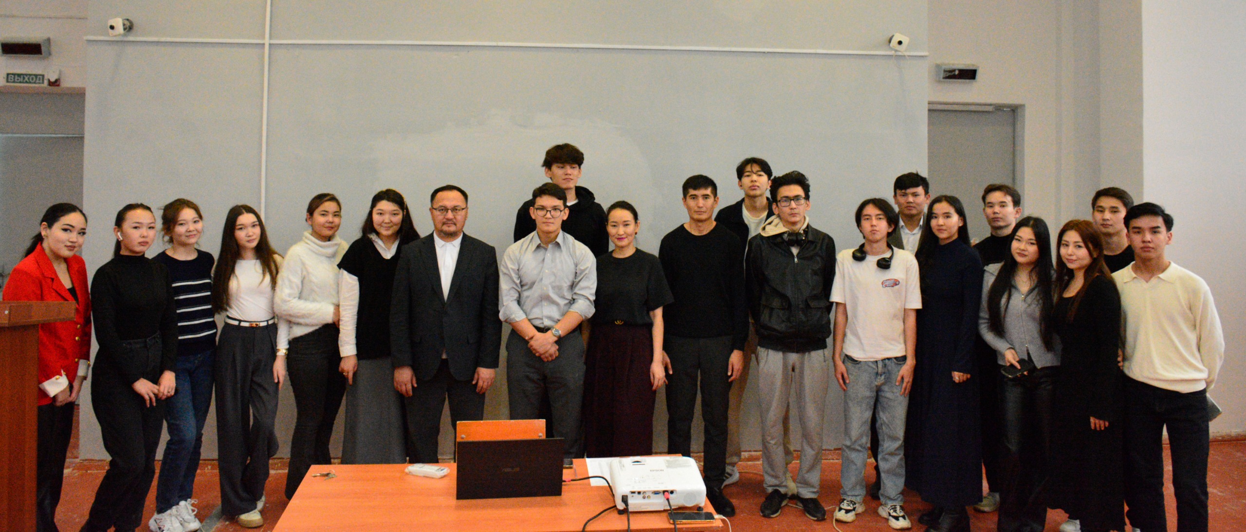 Senior lecturer and curator of the Philosophy Department, Doszhan Balabekuly, organized an open tutorial session titled "Academic Mobility in Philosophy (The Example of Japan)".